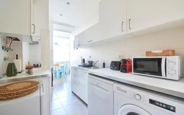 Quiet and Central 2BR APT, By TimeCooler