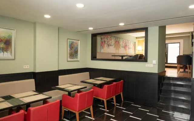 Elm Suite Hotel