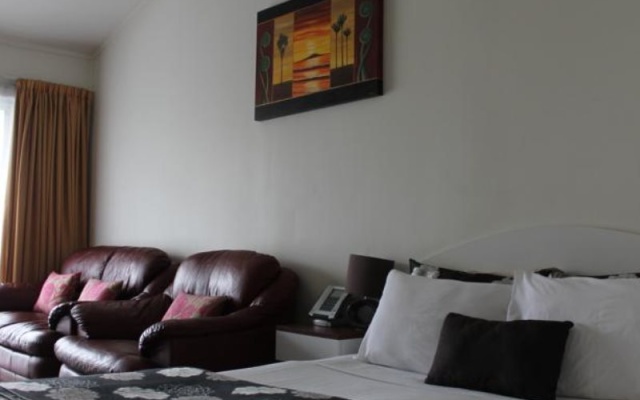 Auckland Airport Pacific Inn – Guest Rooms – Mangere