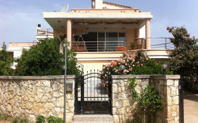 Ilias Villa IN Chania