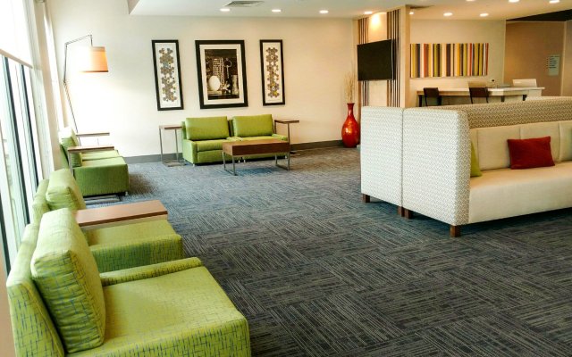 Holiday Inn Express & Suites Charlotte NE - University Area, an IHG Hotel