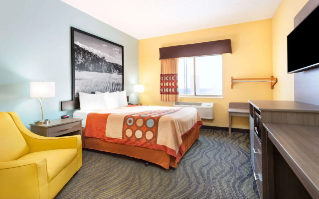 Super 8 by Wyndham Kokomo