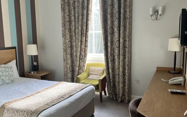 The Riverside House Hotel