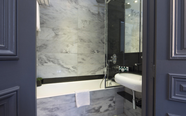 Hotel Lumen Paris Louvre