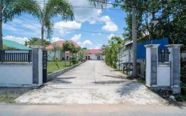 Reddoorz Plus Near Syamsudin Noor Airport