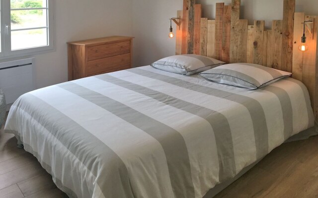 Cozy Holiday Home in Santec With Private Garden