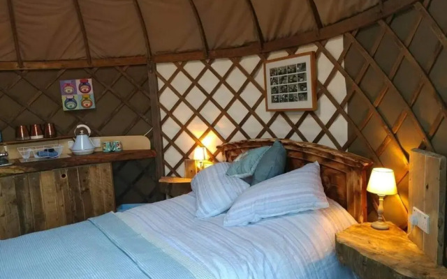 Bembridge Harbour Yurt - Log Burner - Wifi