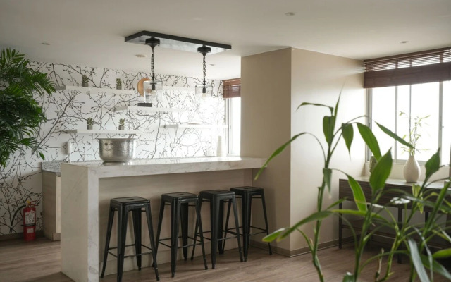 GLOBALSTAY. Martino 2BR Apartments. Sea View, Pool, Gym, BBQ