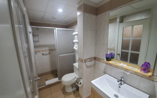 Mariscal Inn & Suites