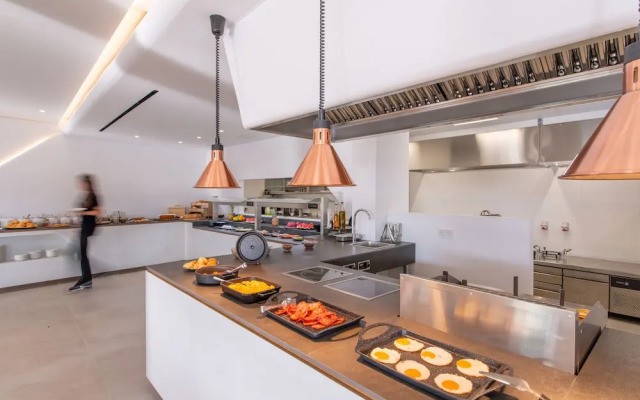 Mika Villas & Suites