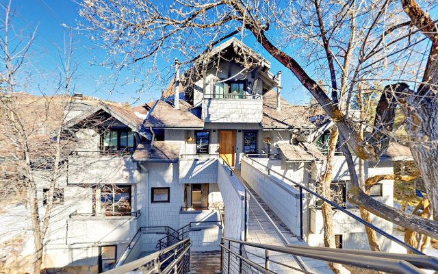 3BR 2.5BA Unique Mountain Condo in Park City by RedAwning