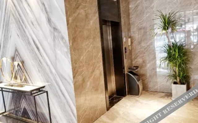 Yihai Hotel (Zhengzhou South China City Longhu Jinyi City Shopping Center Branch)