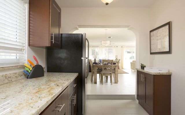 Sunny Shores Inn & Suites