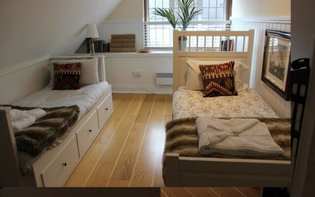 Garden House / 5-bed Home on Osea Island, Essex