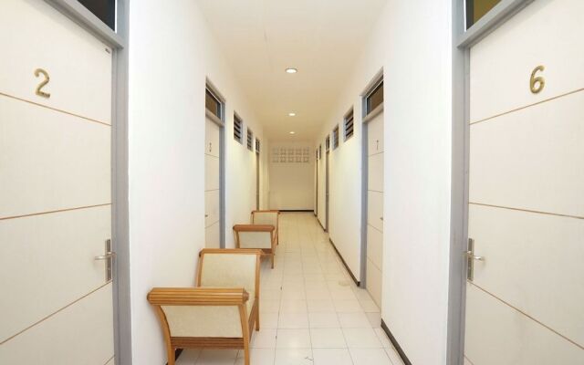 Oyo 473 Darmo Permai Guesthouse