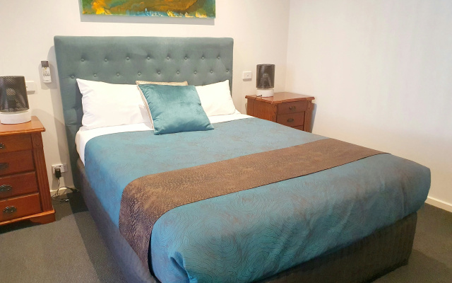 Addison Motor Inn