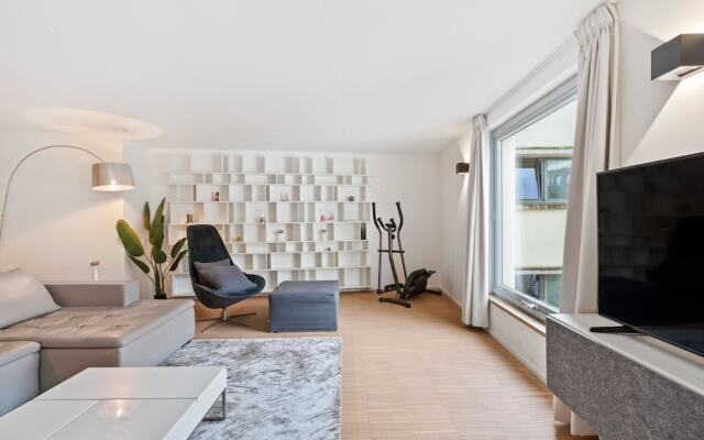 Modern Apt Old Town w Panoramic View ID4