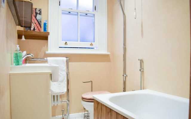 Charming 3-bedroom Garden Flat In Edwardian Terrace