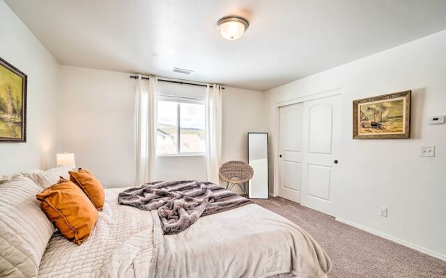 Flagstaff-area Family Home w/ Hot Tub & Patio