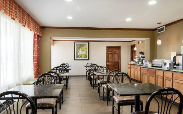 Quality Inn Merriam - Kansas City