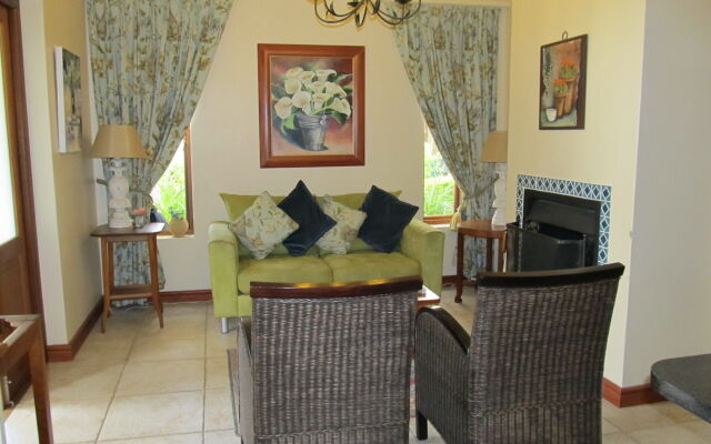 Petit Plaisir is a Romantic Self-catering Cottage on the Side of the Village no1