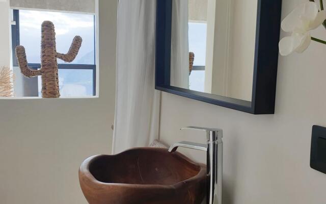 Home2Book Panoramic Sea Views Loft, Wifi