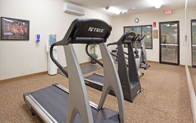 Holiday Inn Express & Suites Garden City