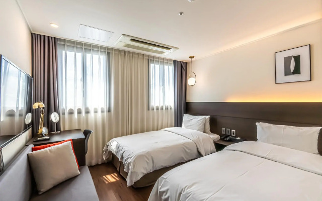 Hotel The Grang Jungmun