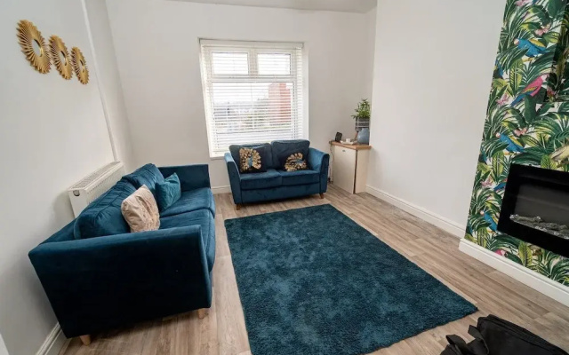 Cosy 3-bed House Walk to Swansea Stadium