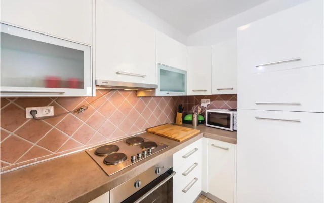 Three-Bedroom Apartment in Privlaka
