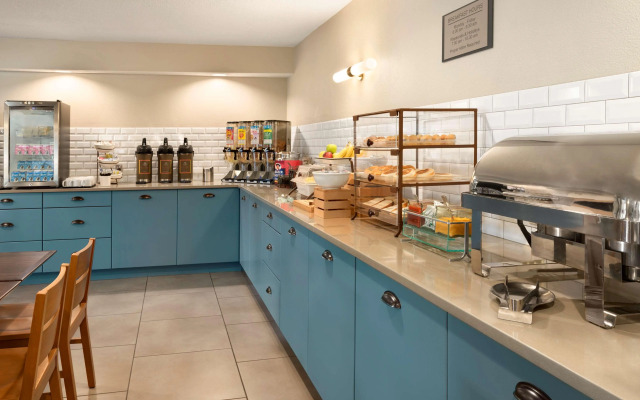 Country Inn & Suites by Radisson, Chippewa Falls, WI