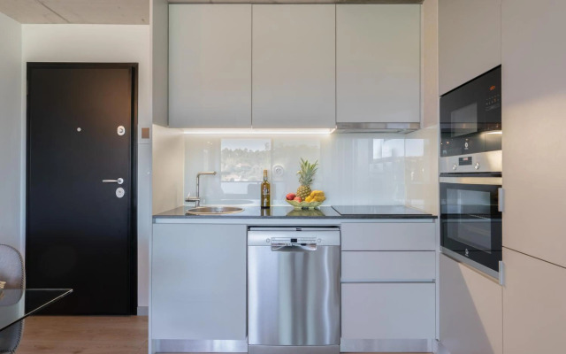 Luxurious Impressive Apartment - Balcony and Pool