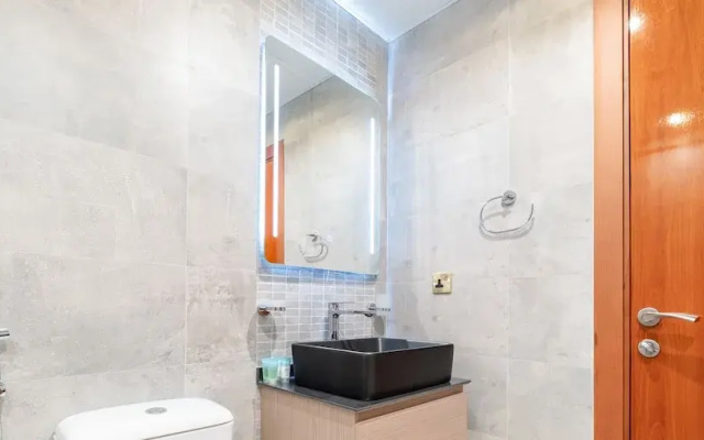 LUX  The Marina View Suite 1