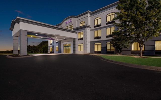 Spark by Hilton Tupelo