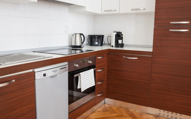 Spacious 2 Bedroom Apartment With Nice Terrace