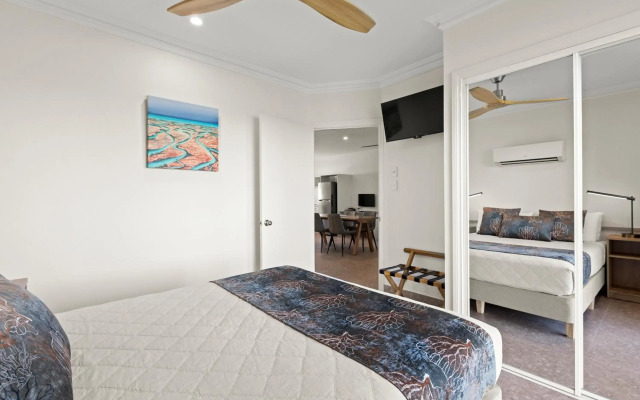 Moonlight Bay Suites