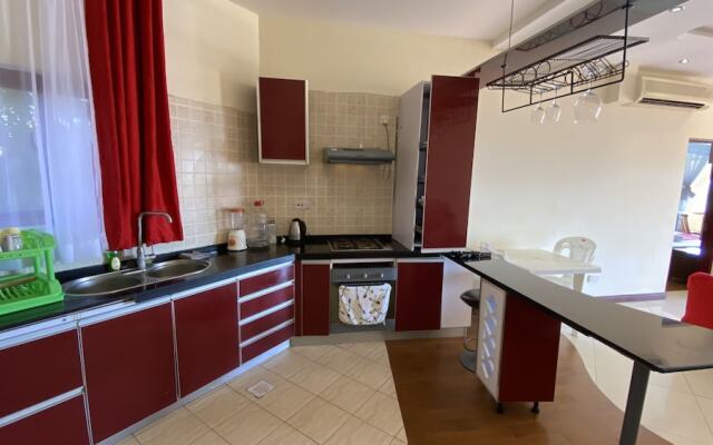Lux Suites Eden Seafront Apartments