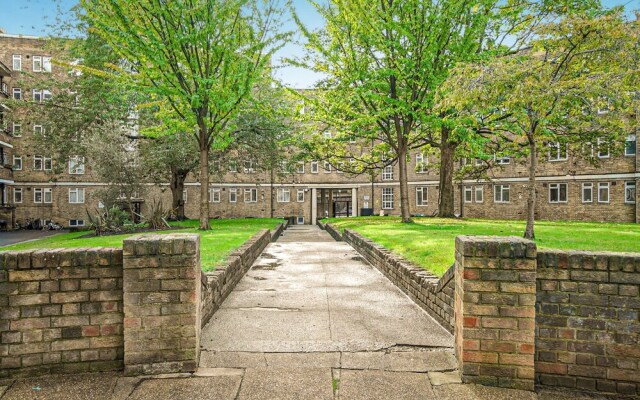 Paddington Station 2BR City Apartment