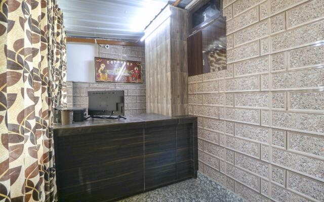 OYO 76337 Hotel Famous Inn