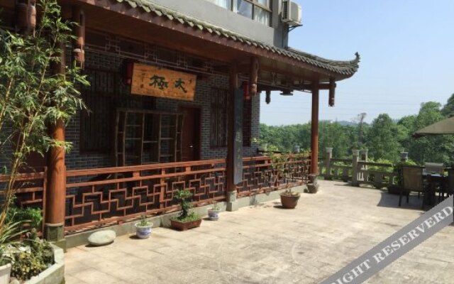 Nongyue Emei Shanju Hostel