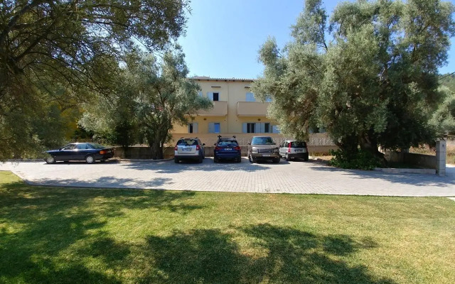 Villa *FRYNI*/5' from sea & center/Mountain View
