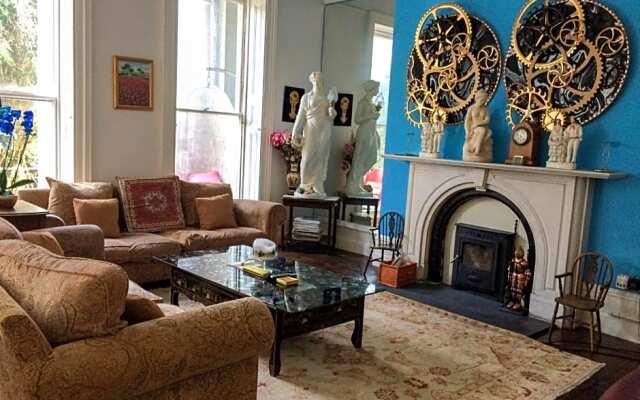 Huge Edwardian room with 2 balconies
