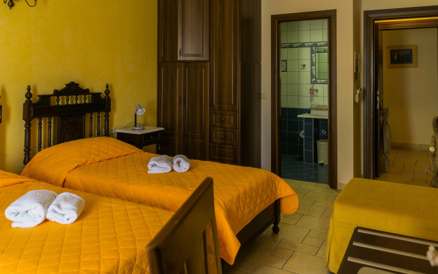 Epavlis Boutique Suites