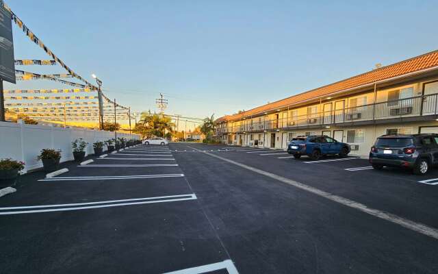 Travelodge by Wyndham Fullerton Near Anaheim