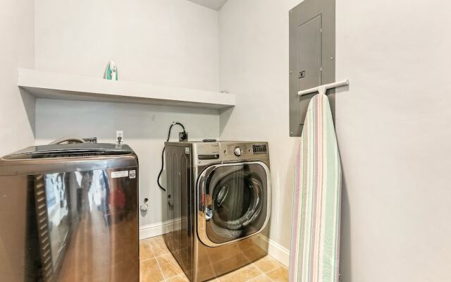 Fully Furnished Condos Near St Charles