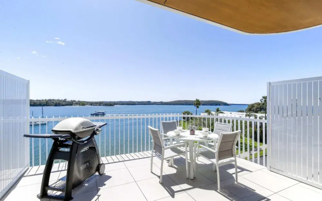 Lavish Coastal 2-bed With Stunning Ocean Views