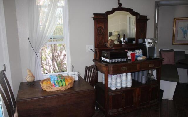 Pelican Cove Inn