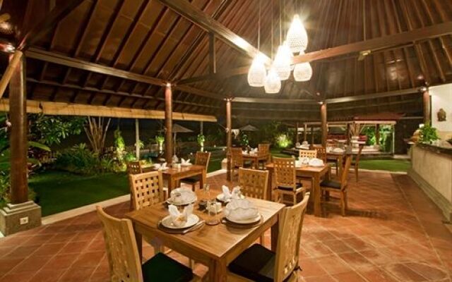 The Junno Villa