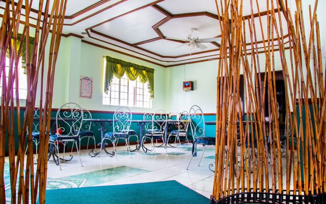 Cool Breeze Hotel and Villas
