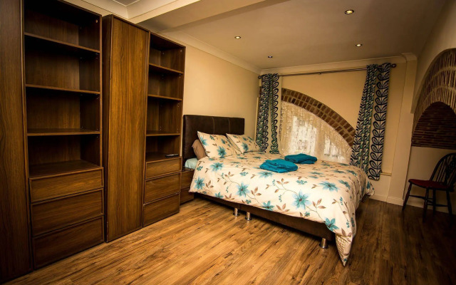 Albion Guest House & Apartments
